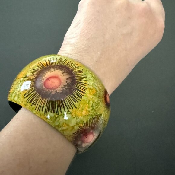 Hand painted Wood Wide Bangle Bracelet Abstract Sunburst Design Green Pink Hues - Picture 3 of 7